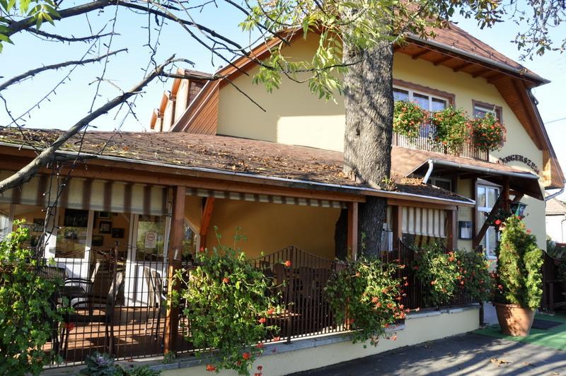 Tengerszem Panzio Bed & Breakfast Bank  Bagian luar foto
