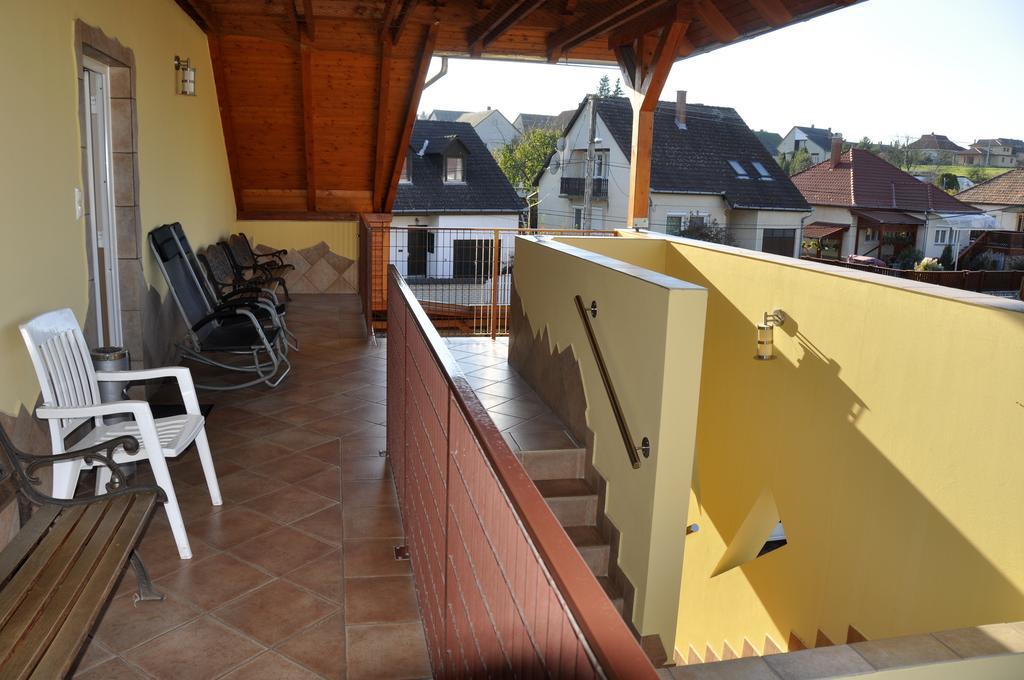 Tengerszem Panzio Bed & Breakfast Bank  Bagian luar foto