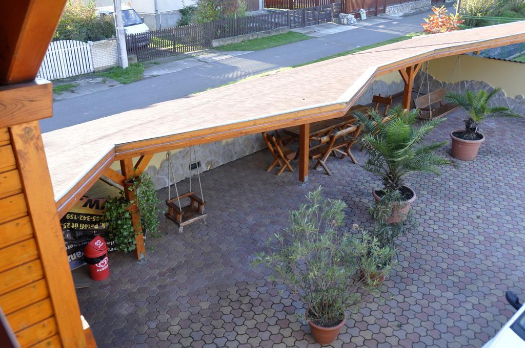 Tengerszem Panzio Bed & Breakfast Bank  Bagian luar foto
