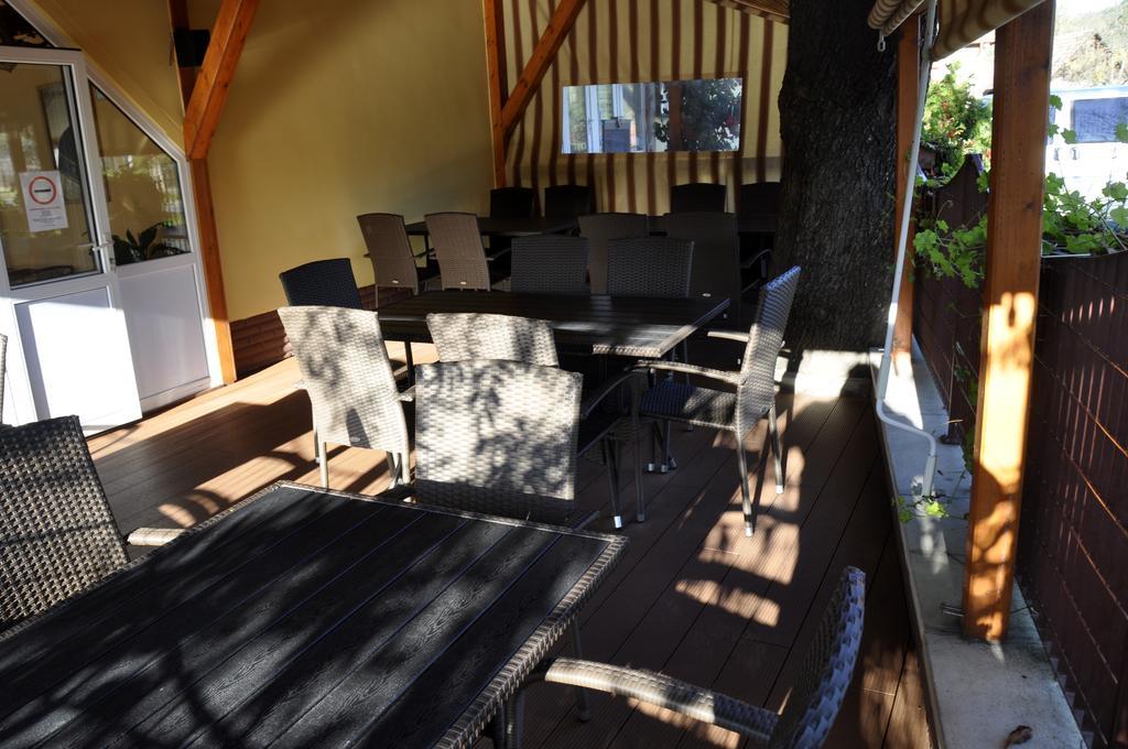 Tengerszem Panzio Bed & Breakfast Bank  Bagian luar foto