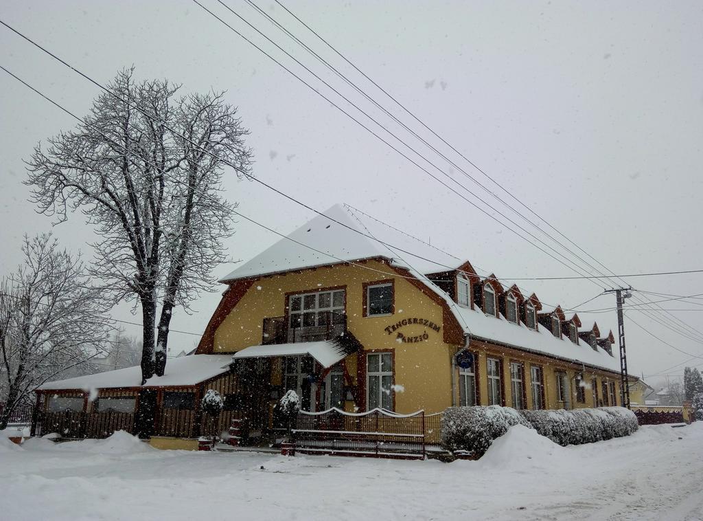 Tengerszem Panzio Bed & Breakfast Bank  Bagian luar foto