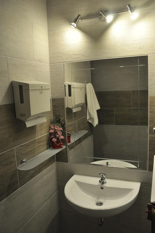 Tengerszem Panzio Bed & Breakfast Bank  Bagian luar foto
