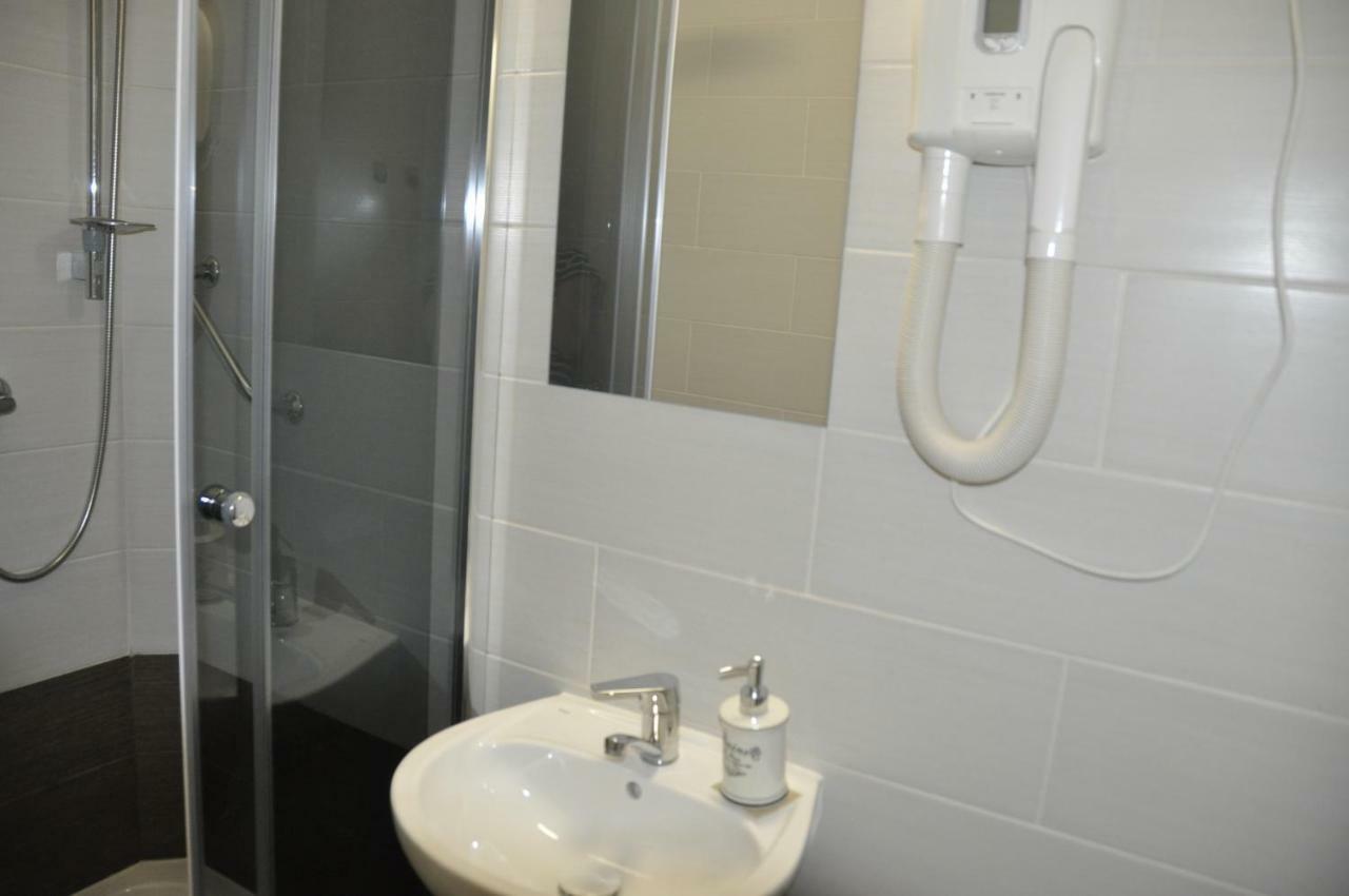 Tengerszem Panzio Bed & Breakfast Bank  Bagian luar foto
