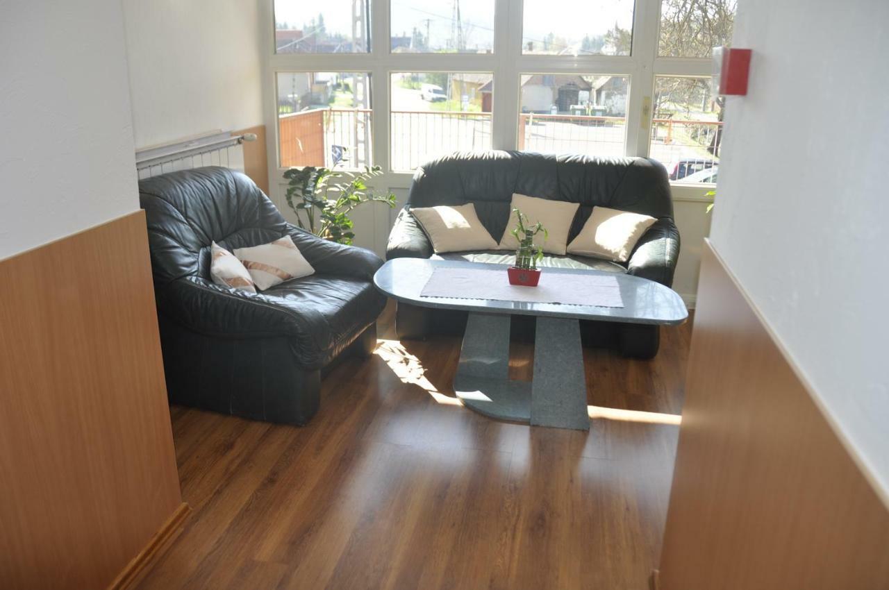 Tengerszem Panzio Bed & Breakfast Bank  Bagian luar foto