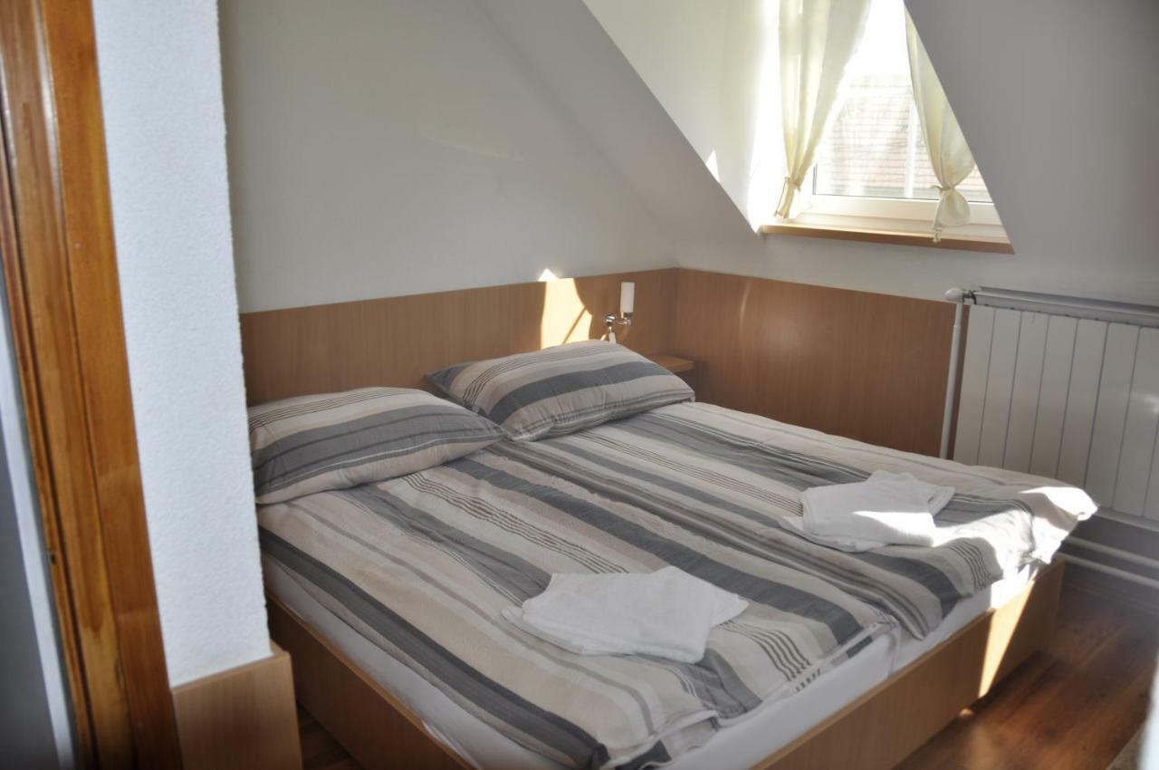 Tengerszem Panzio Bed & Breakfast Bank  Bagian luar foto